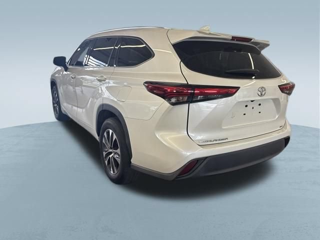 Used 2020 Toyota Highlander XLE FWD image 5