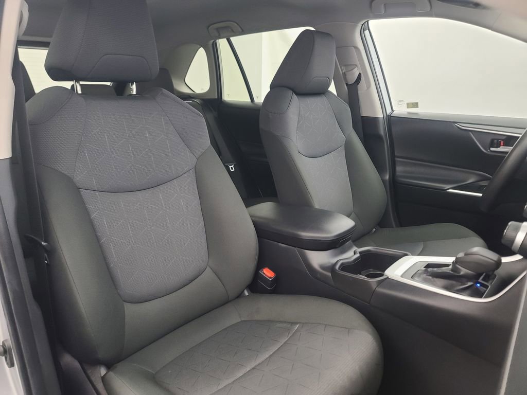 Used 2025 Toyota RAV4 XLE AWD/4WD image 17