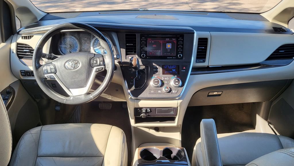 Used 2018 Toyota Sienna XLE w/ XLE Navigation Package image 29