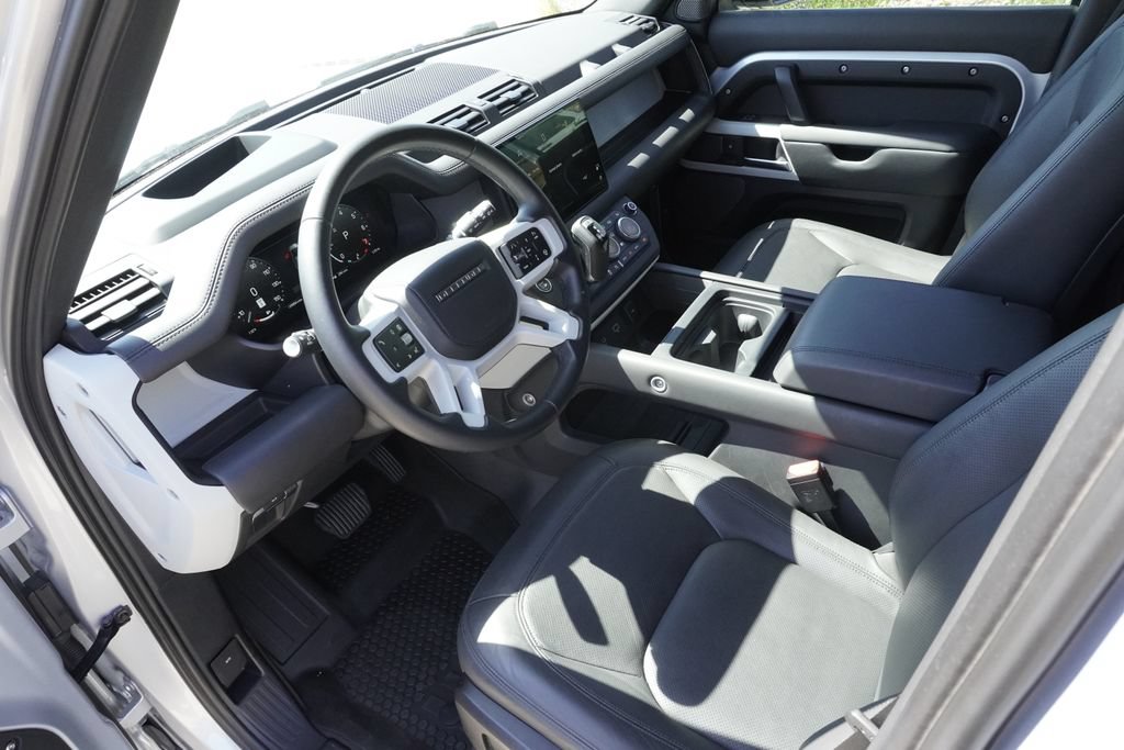 Used 2024 Land Rover Defender 110 SE AWD/4WD image 18