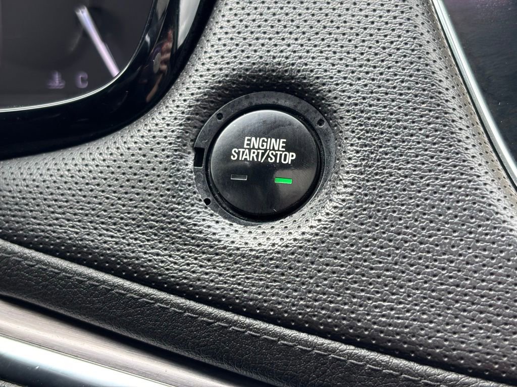 Used 2017 Cadillac XT5 Luxury w/ Driver Awareness Package image 34