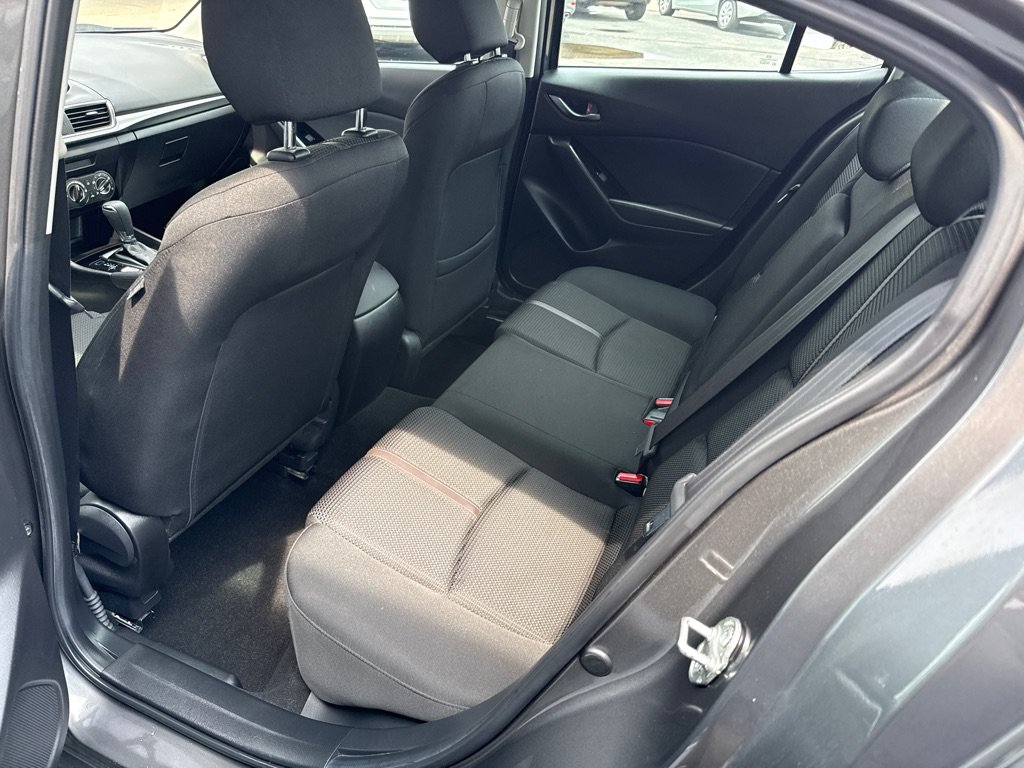 Used 2018 MAZDA MAZDA3 Sport w/ Preferred Equipment Package FWD image 8