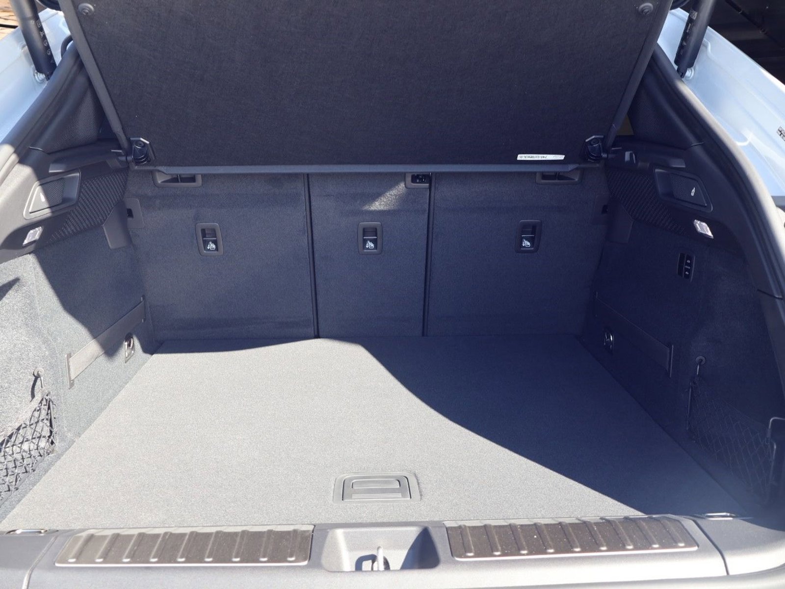 New 2026 Porsche Macan Turbo Electric image 22