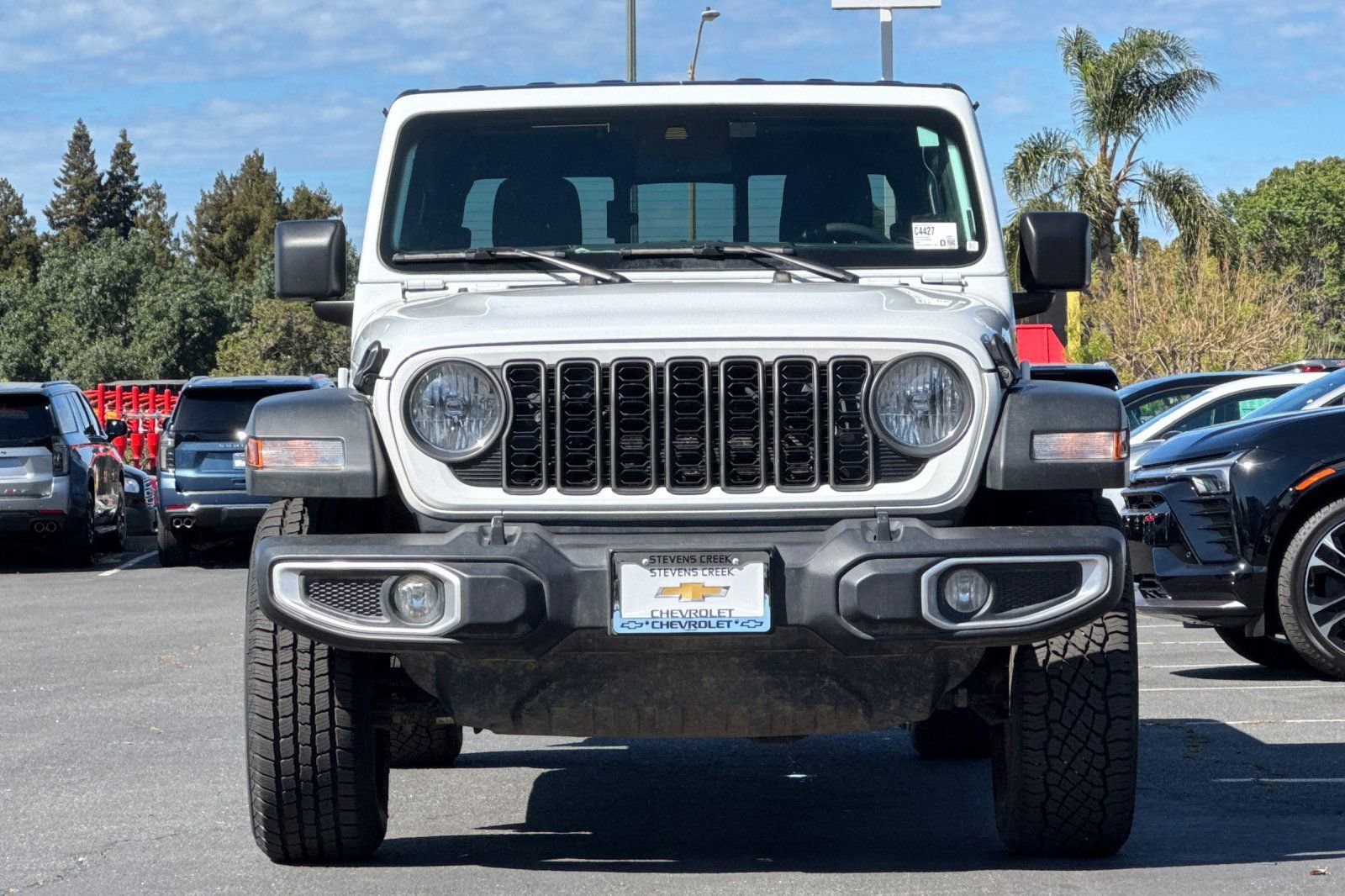 Used 2025 Jeep Gladiator Sport image 10