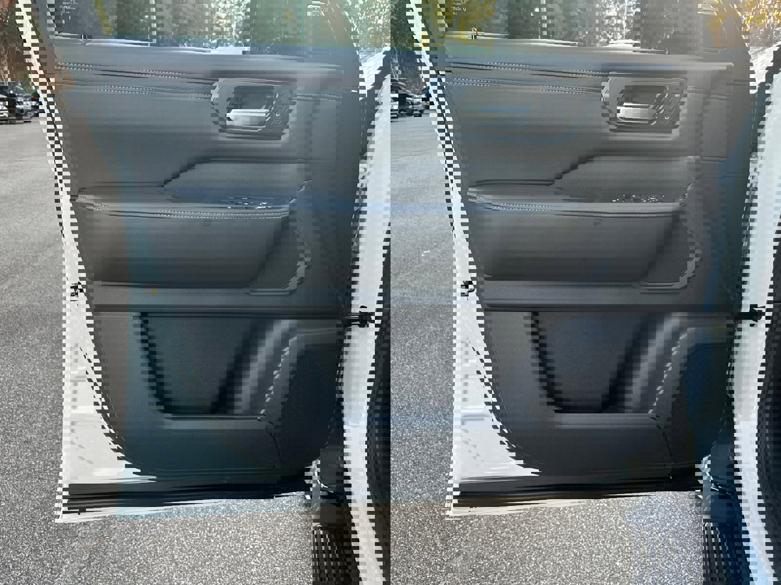 New 2026 Nissan Armada SL w/ Captain's Chari Seat Package image 10