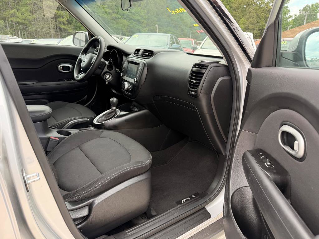 Used 2019 Kia Soul + FWD image 18