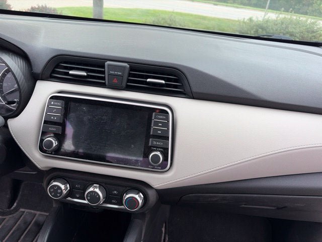 Used 2022 Nissan Versa SV w/ Trunk Package FWD image 16