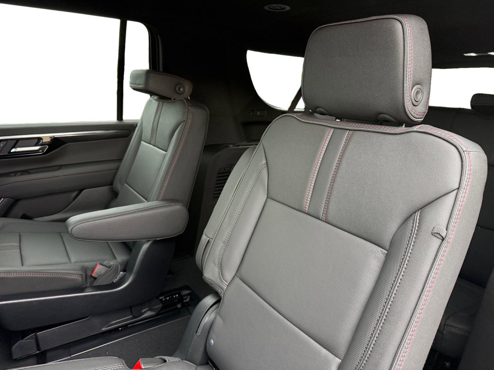 New 2026 Chevrolet Suburban RST image 16