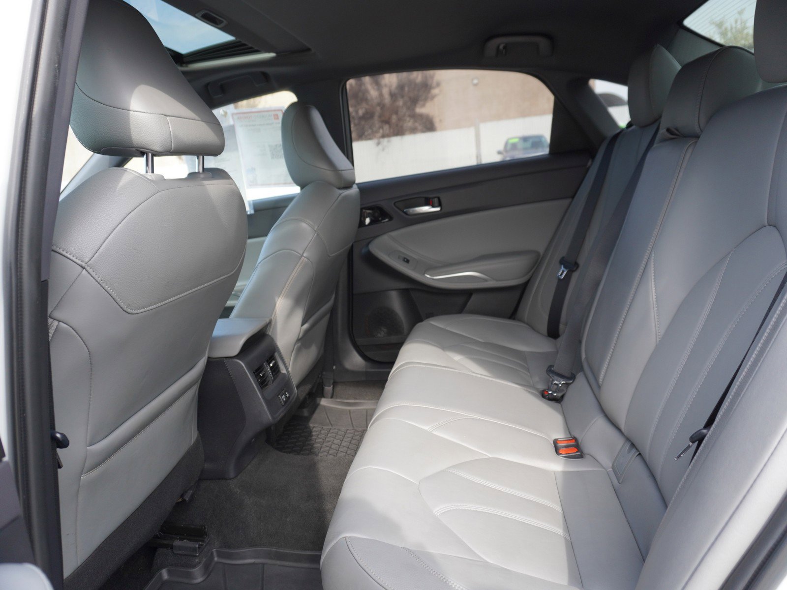 Used 2021 Toyota Avalon XLE w/ Moonroof Package image 12