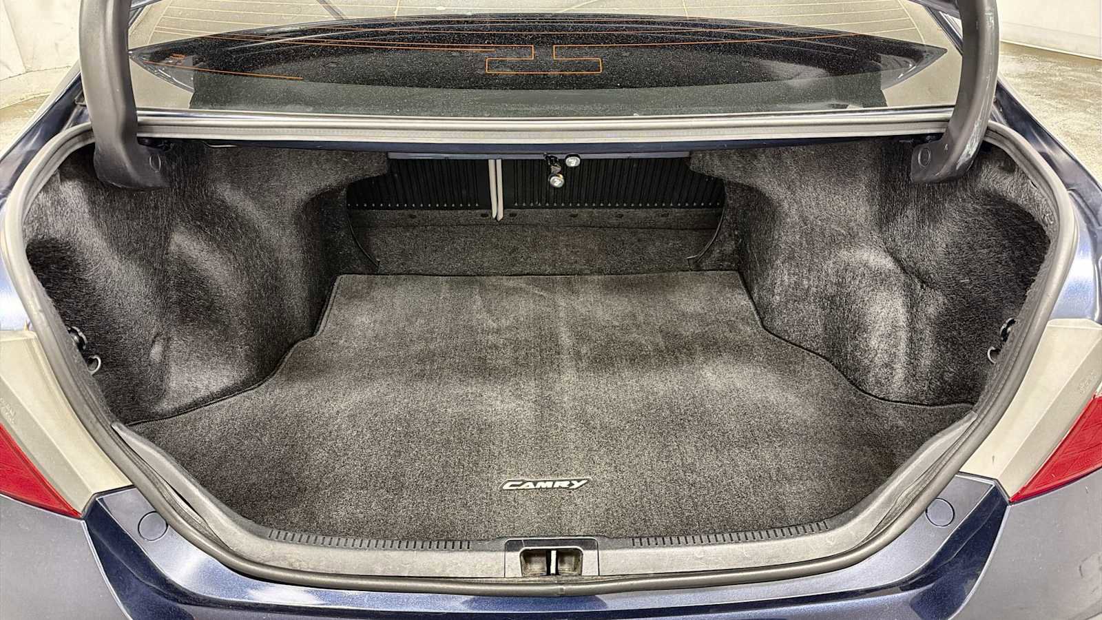 Used 2015 Toyota Camry LE image 26