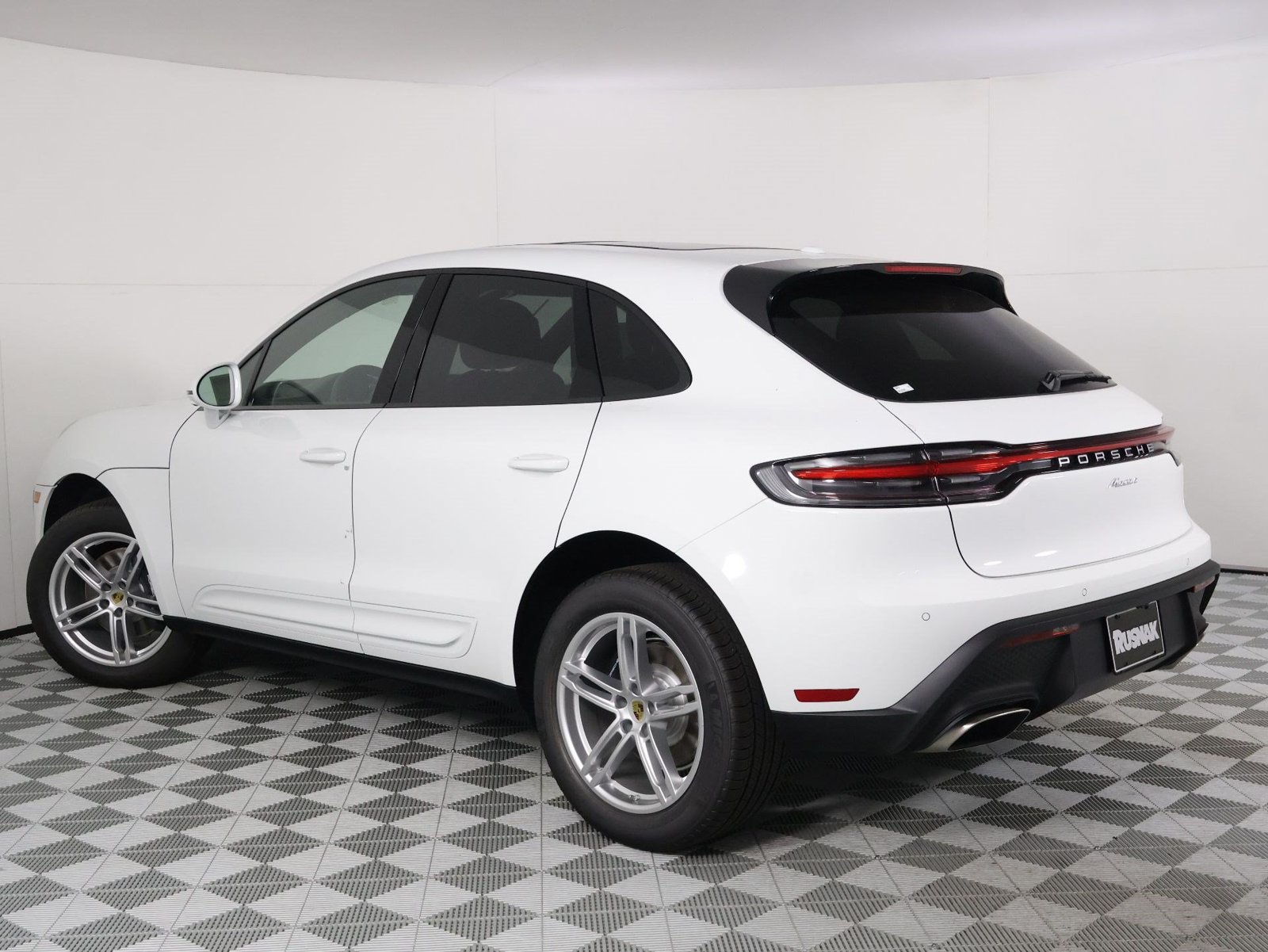 New 2026 Porsche Macan AWD/4WD image 3
