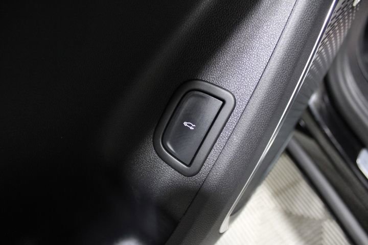 Used 2024 Chevrolet Traverse RS w/ LPO, Floor Liner Package image 20