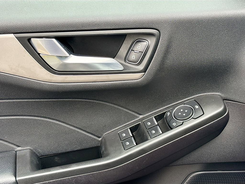 Used 2022 Ford Escape SEL image 18