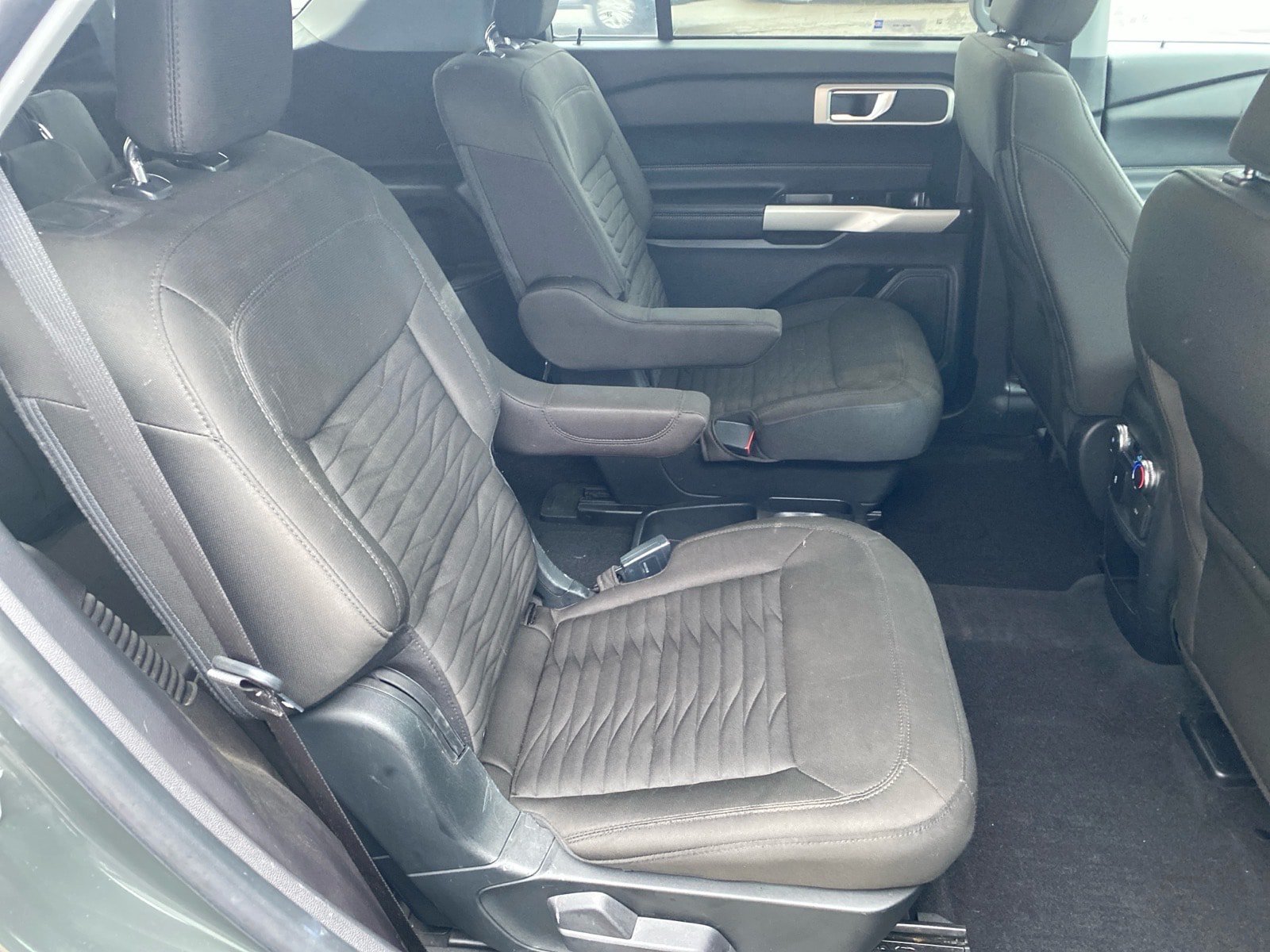 Used 2021 Ford Explorer XLT AWD/4WD image 25