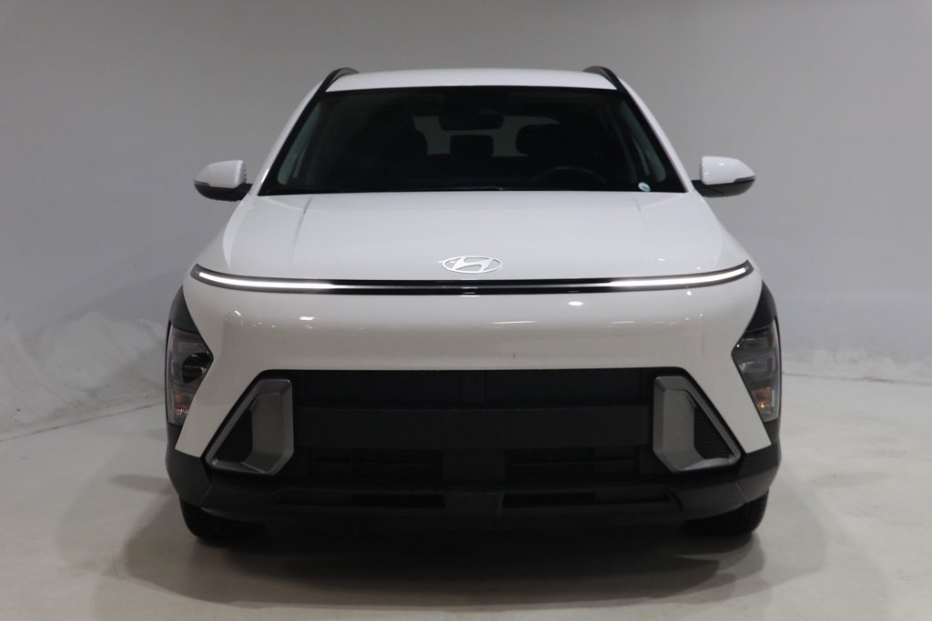 Used 2025 Hyundai Kona SEL FWD image 2