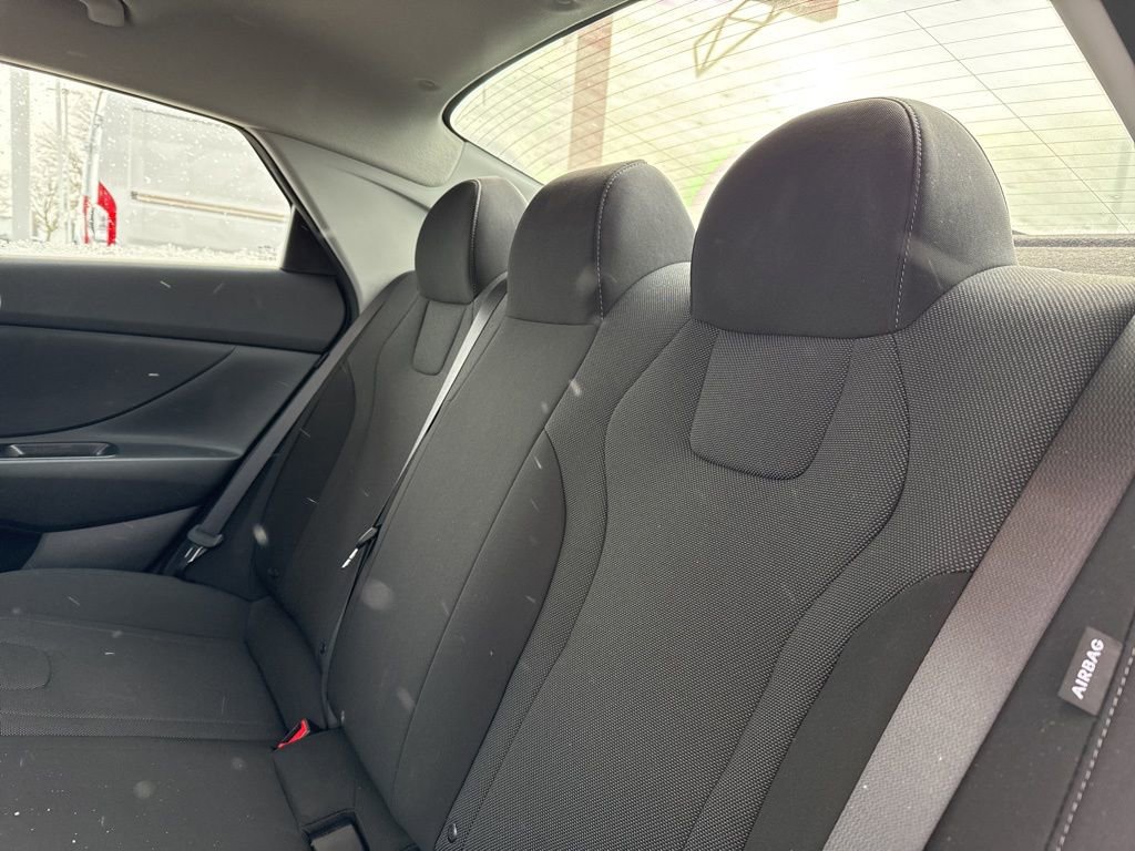 Used 2025 Hyundai Elantra SE w/ Cargo Package image 20