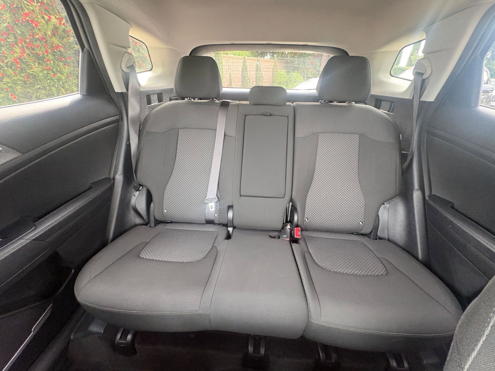 Used 2025 Kia Sportage LX image 37