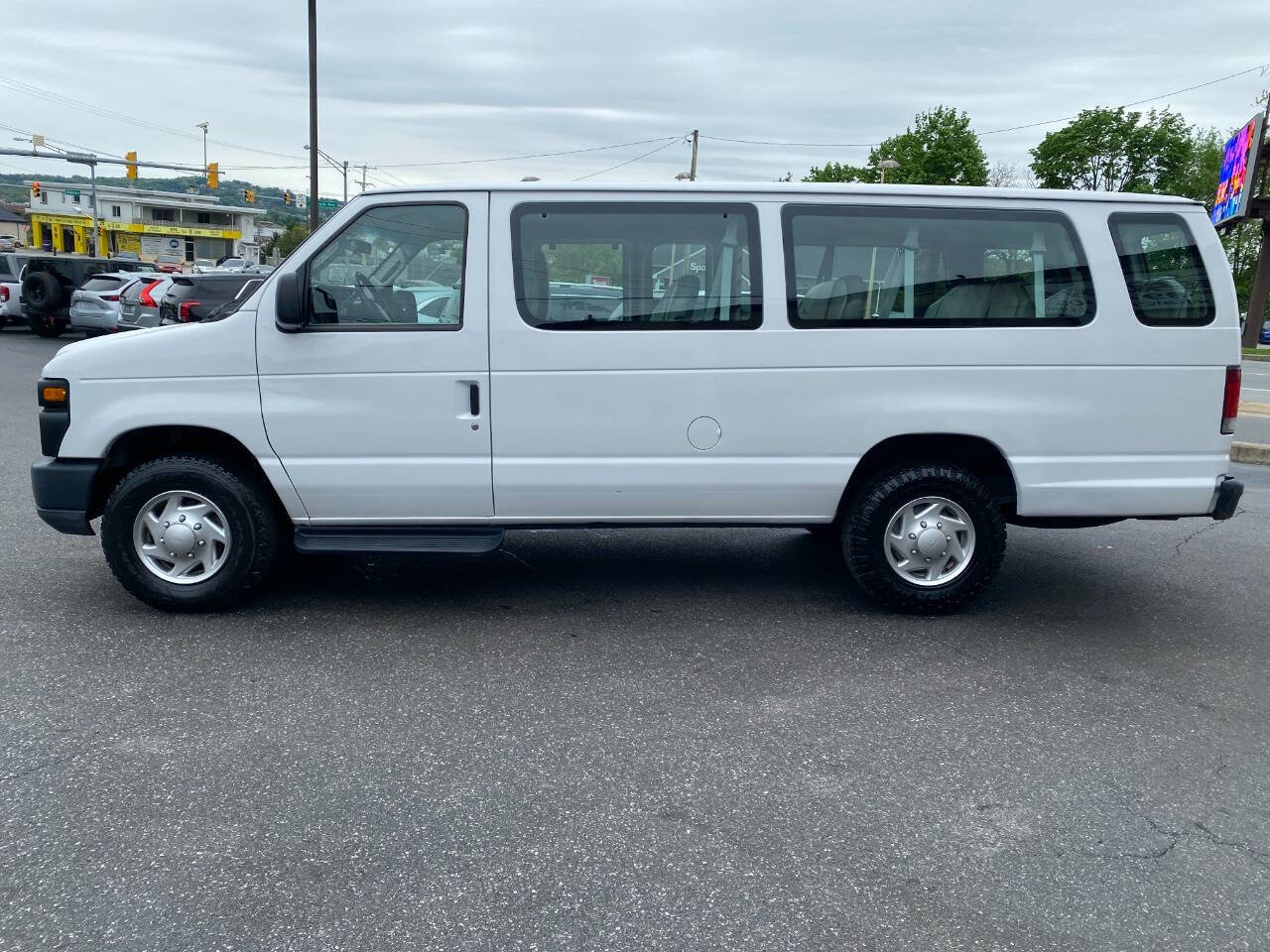 Used 2012 Ford E-350 and Econoline 350 XL RWD image 6