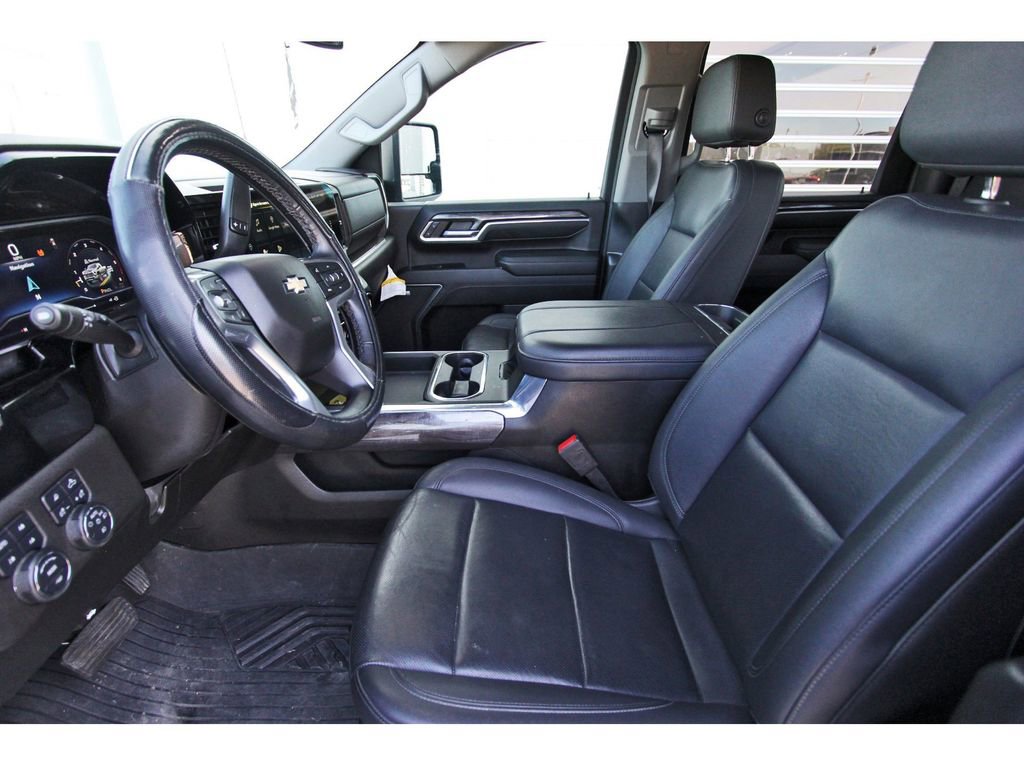 Used 2024 Chevrolet Silverado 2500 LTZ w/ LTZ Texas Edition image 6