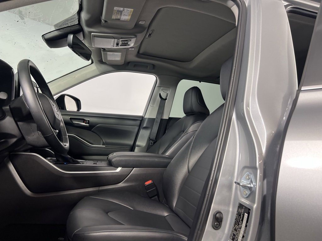 Used 2025 Toyota Highlander XLE image 20