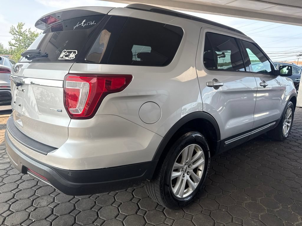 Used 2018 Ford Explorer XLT AWD/4WD image 6