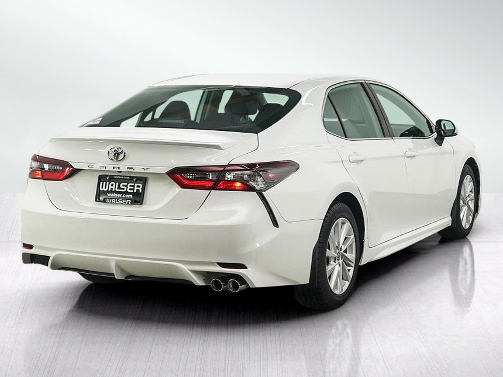 Used 2023 Toyota Camry SE FWD image 5