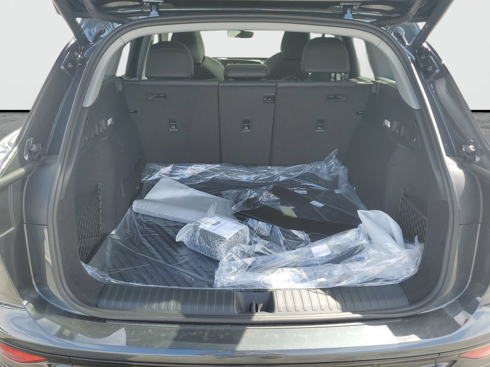 New 2025 Audi Q6 e-tron Premium Plus AWD/4WD image 9