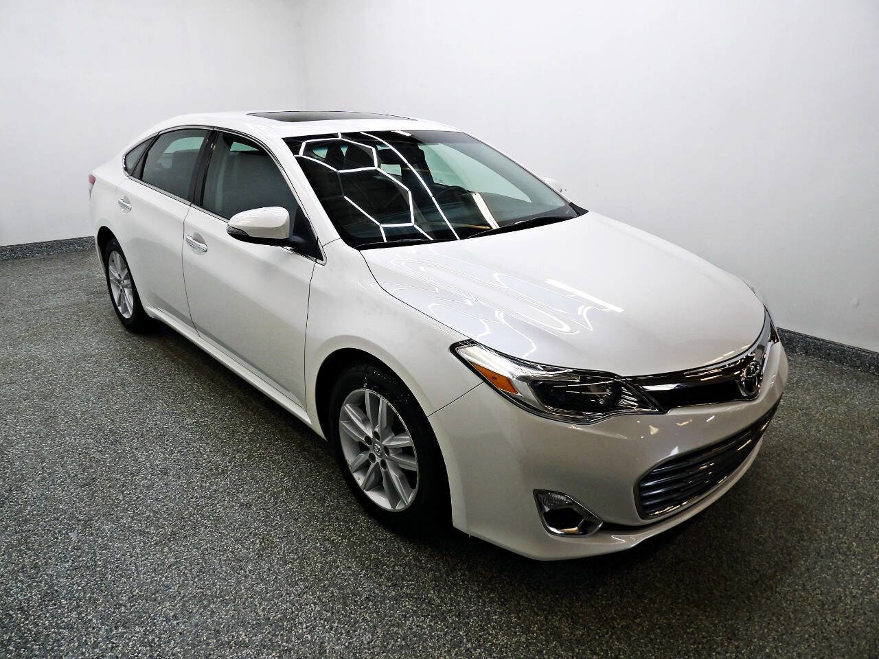 Used 2015 Toyota Avalon XLE Premium FWD image 3