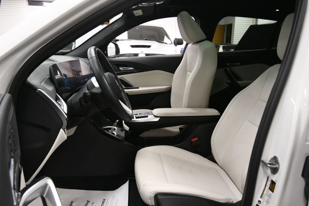 Used 2026 BMW X2 xDrive28i AWD/4WD image 9