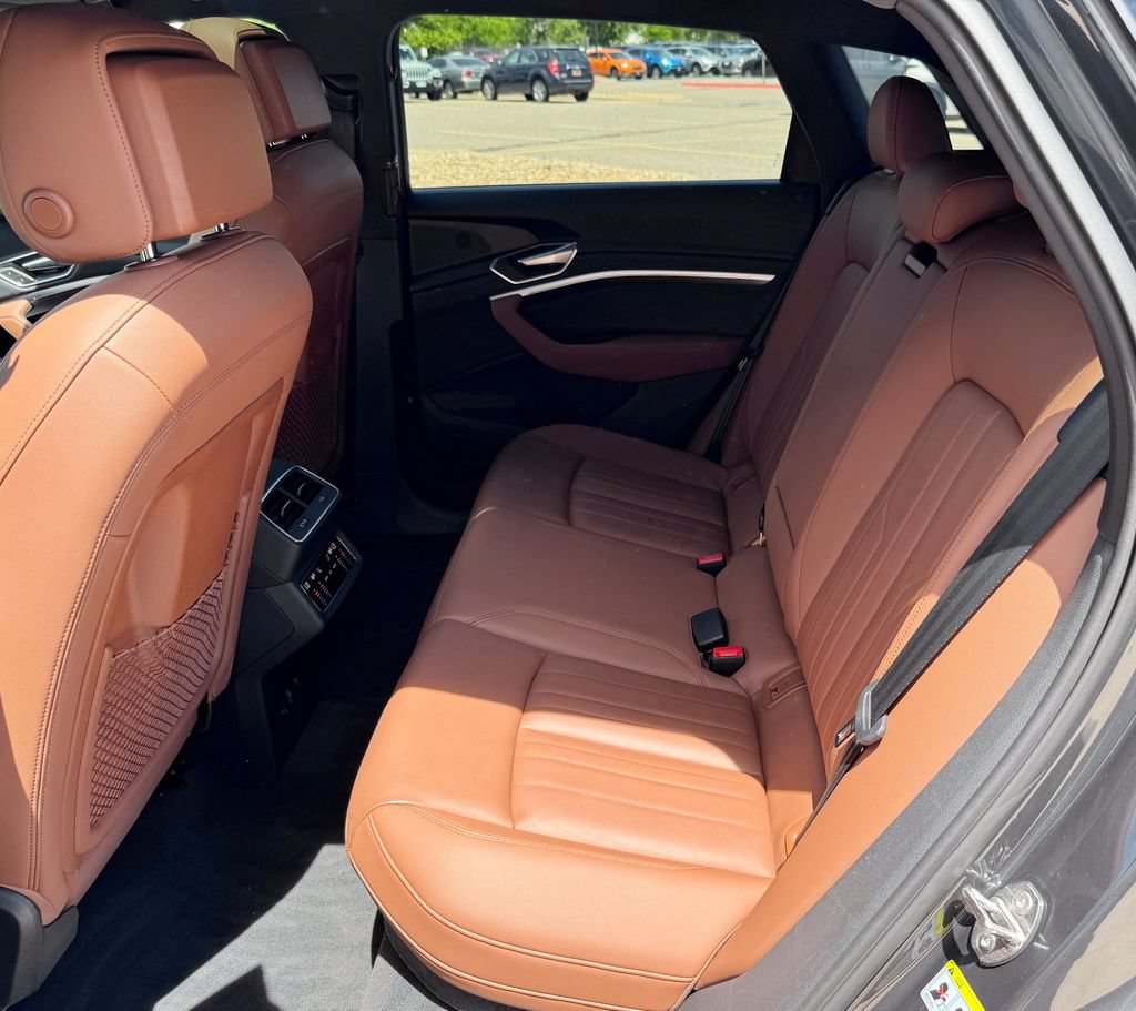 Used 2022 Audi e-tron Premium w/ Convenience Plus Package AWD/4WD image 27