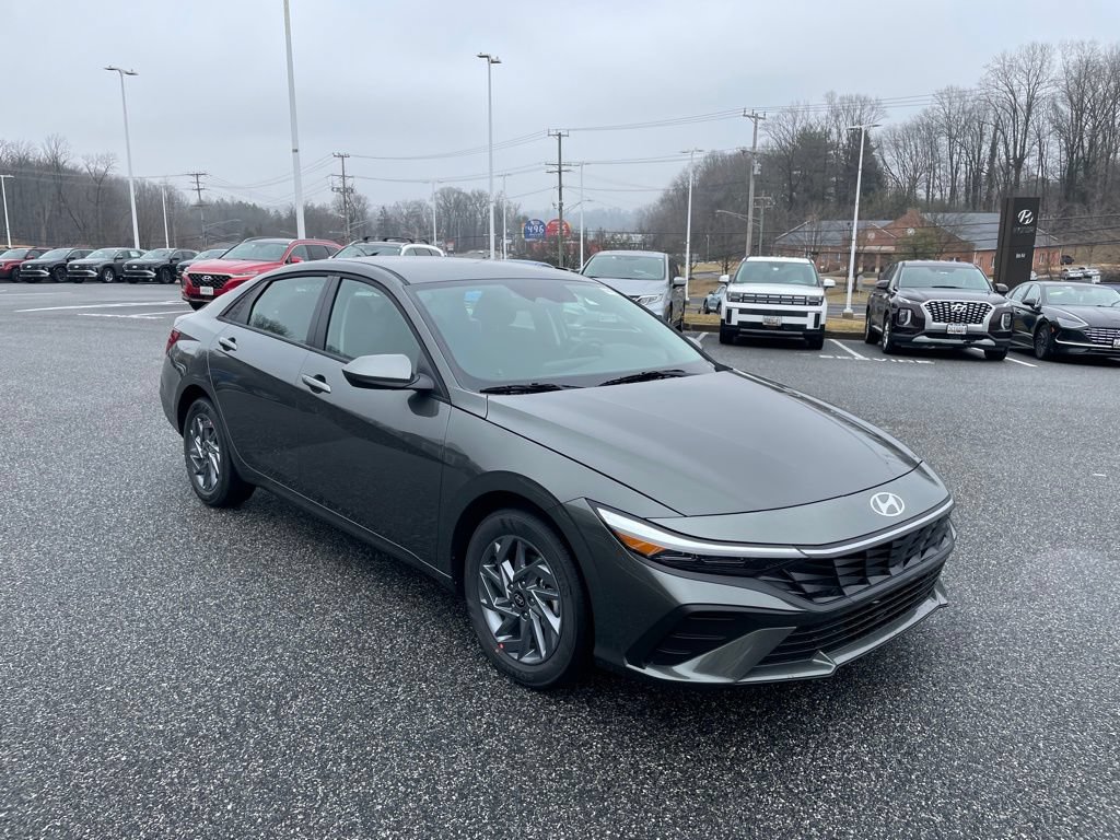 New 2026 Hyundai Elantra Hybrid FWD image 2