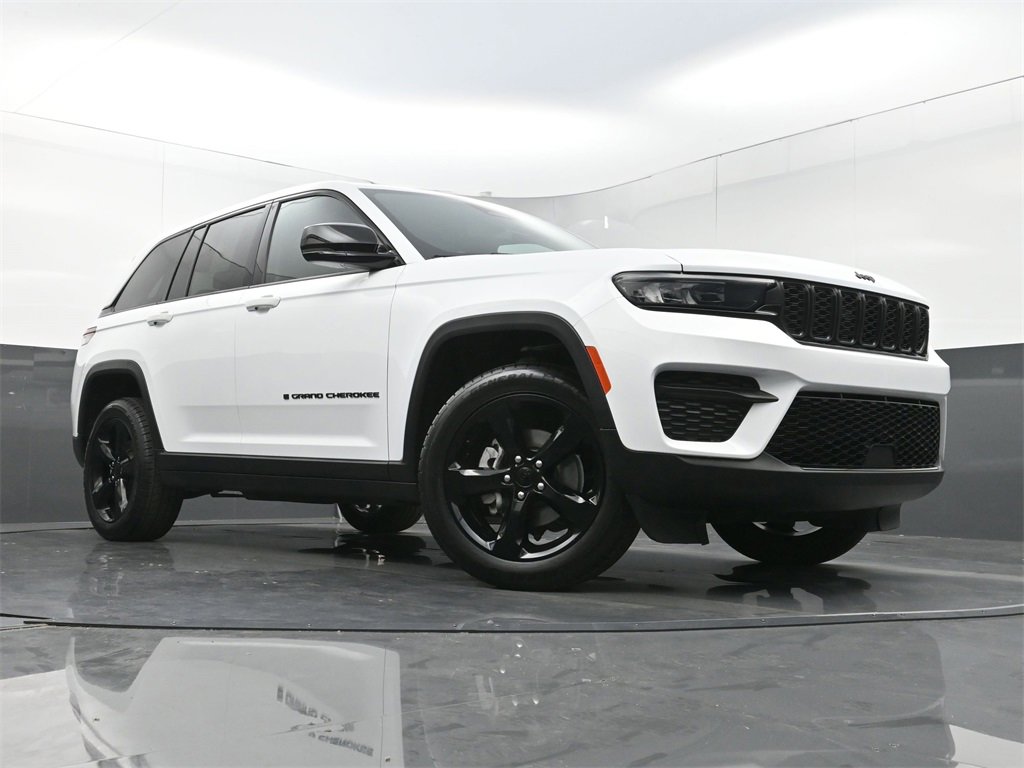 Used 2022 Jeep Grand Cherokee Altitude image 27