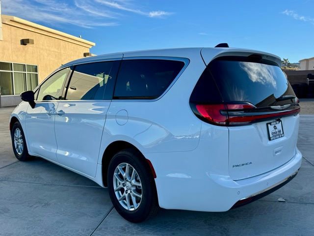 New 2026 Chrysler Pacifica Select FWD image 3
