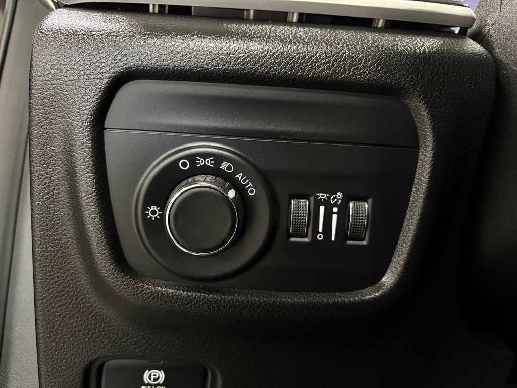Used 2023 Jeep Grand Cherokee L Laredo AWD/4WD image 18