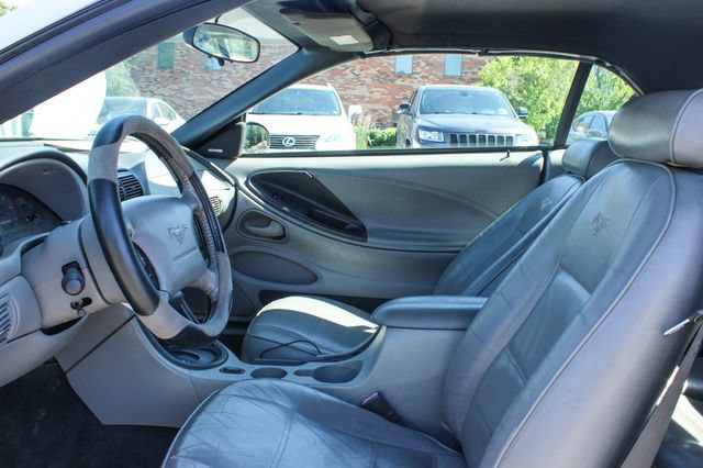 Used 2004 Ford Mustang Convertible RWD image 12