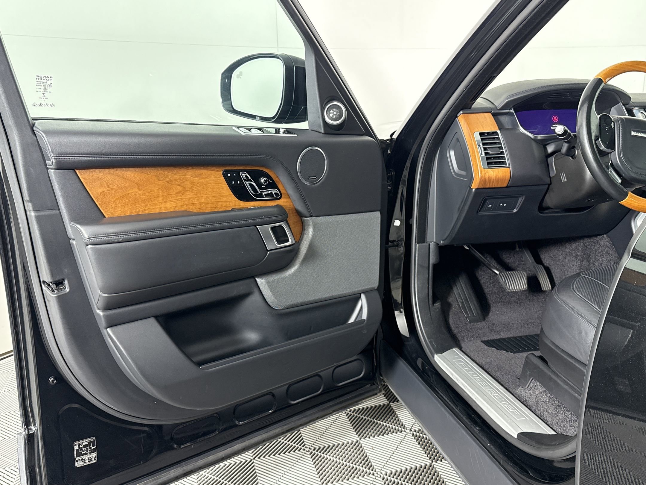 Used 2019 Land Rover Range Rover Supercharged AWD/4WD image 5
