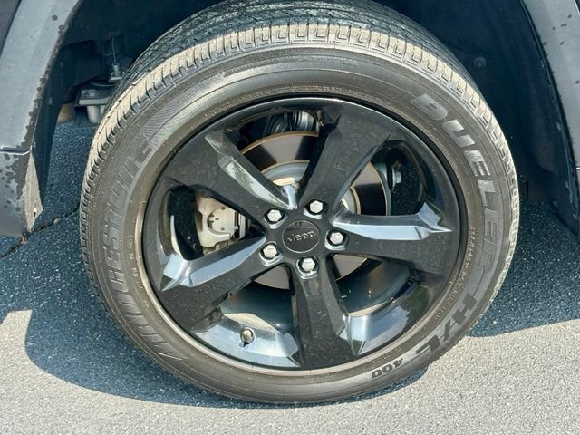 Used 2023 Jeep Grand Cherokee Altitude RWD image 30