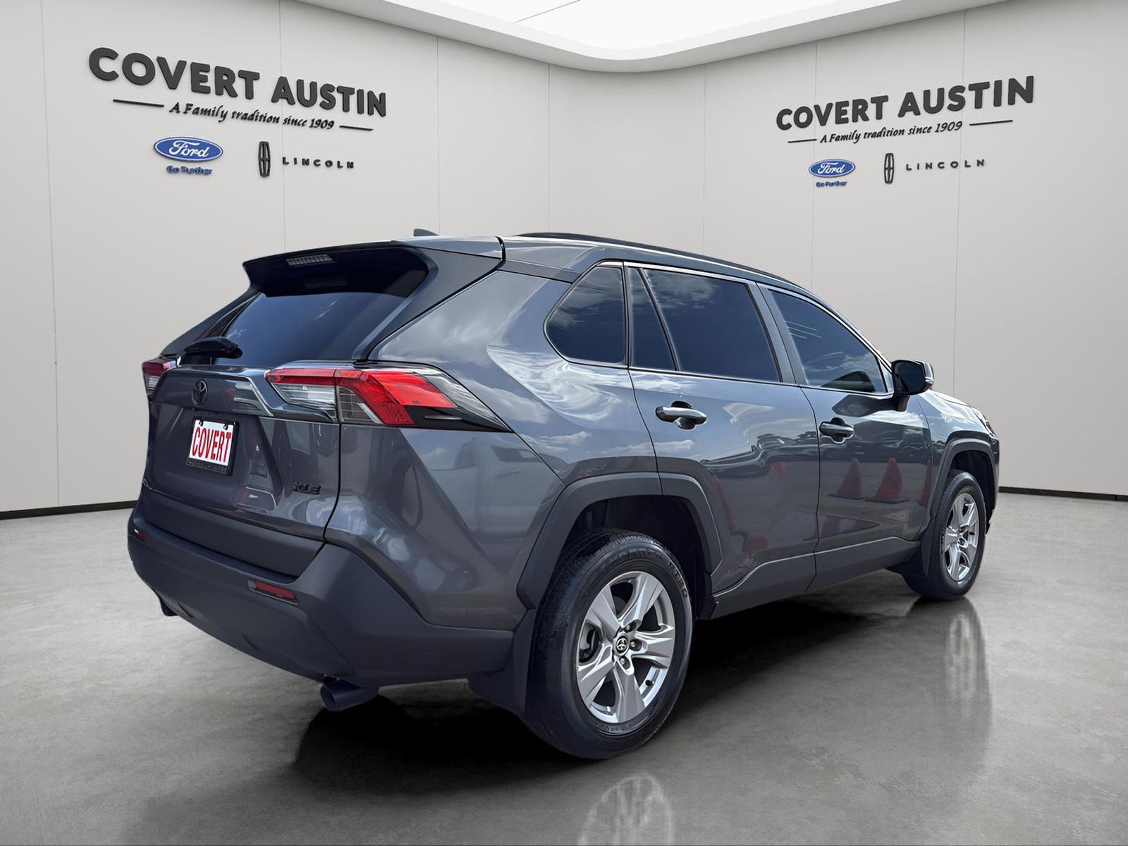 Used 2025 Toyota RAV4 XLE w/ Convenience Package FWD image 5