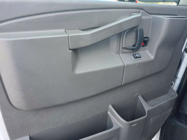 Used 2016 Chevrolet Express 2500 Extended RWD image 10