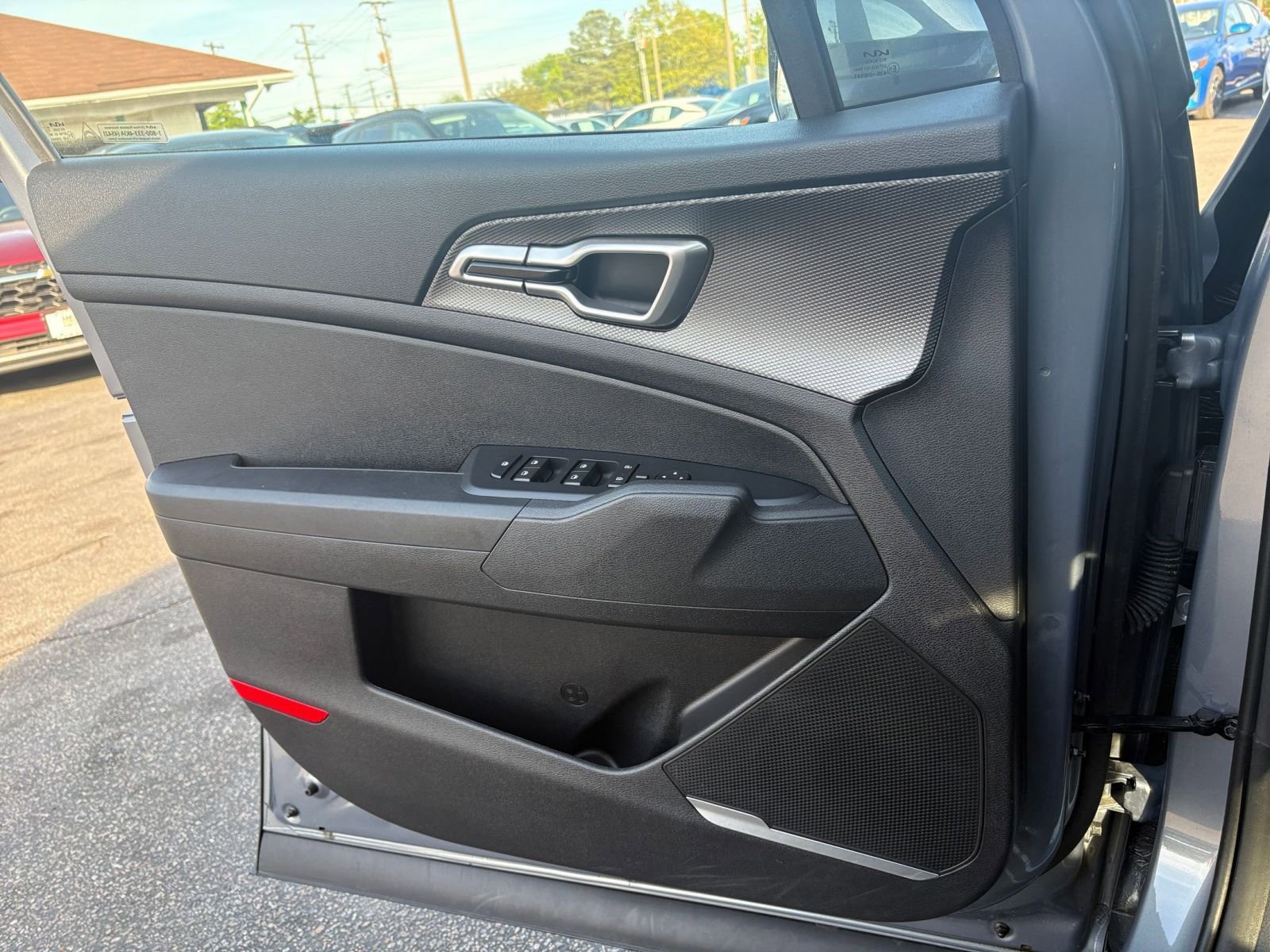 Used 2025 Kia Sportage LX image 18