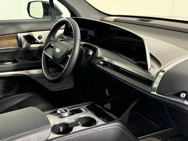 Certified 2026 Cadillac Vistiq Luxury w/ LPO, Floor Liner Package AWD/4WD image 35