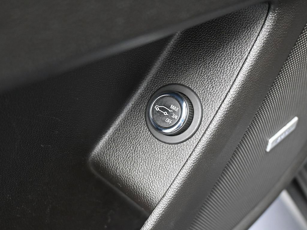 Used 2020 Chevrolet Traverse LT w/ LT Premium Package image 18