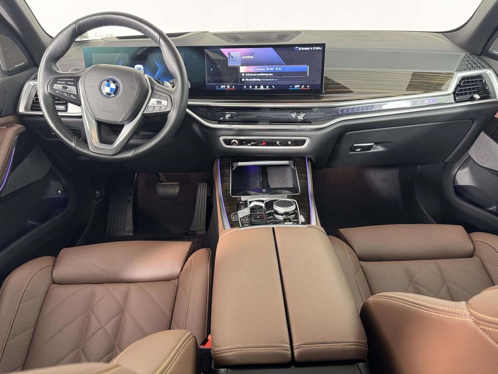 Used 2025 BMW X5 xDrive50e image 5