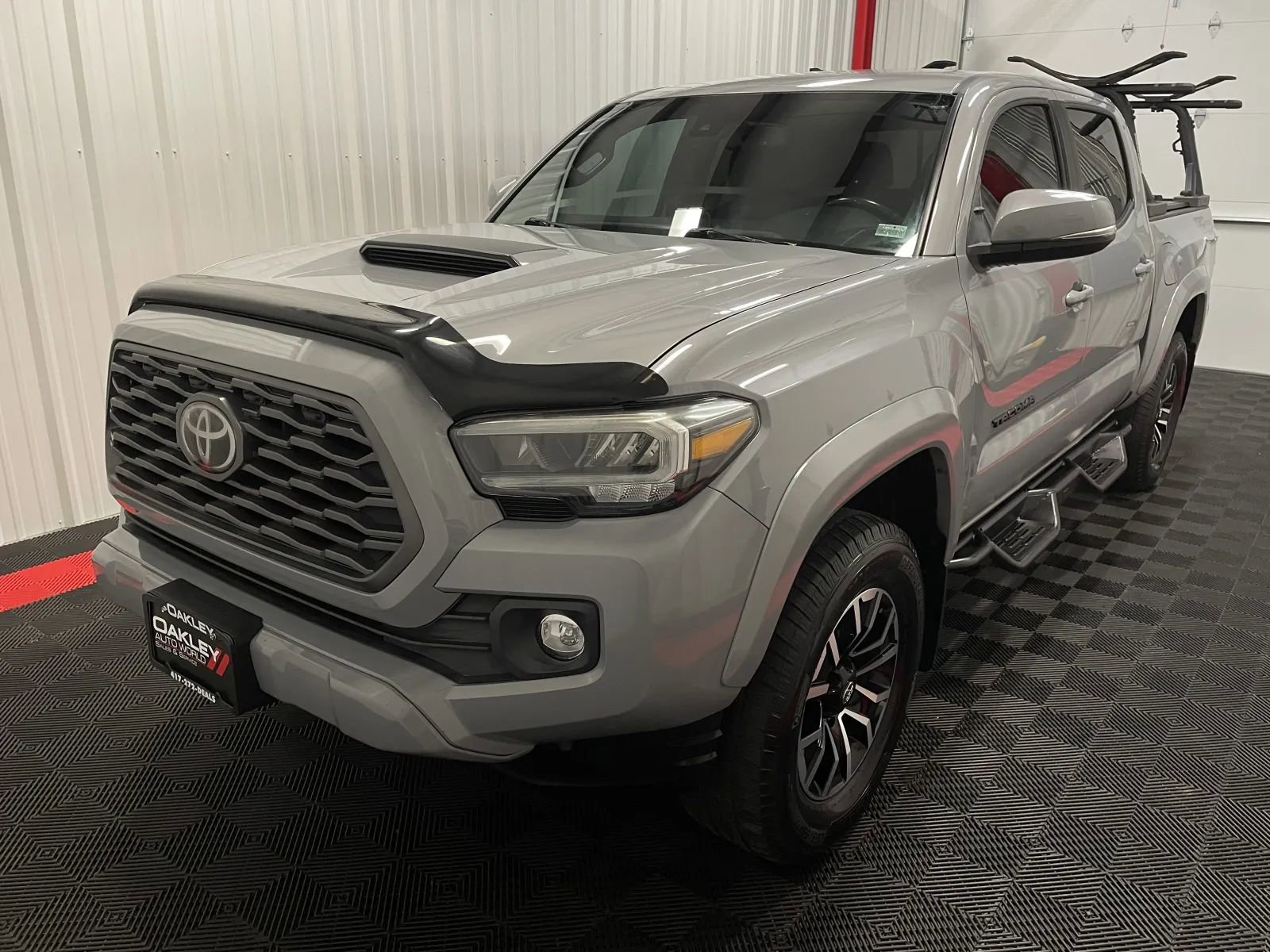 Used 2020 Toyota Tacoma TRD Sport w/ Technology Package image 9