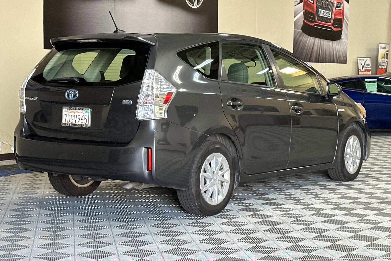 Used 2014 Toyota Prius V Three FWD image 4
