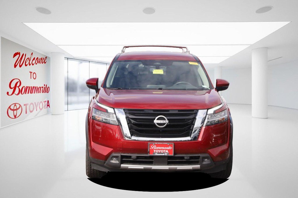 Used 2023 Nissan Pathfinder SL AWD/4WD image 4
