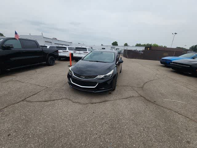 Used 2017 Chevrolet Cruze LT w/ Convenience Package FWD image 4