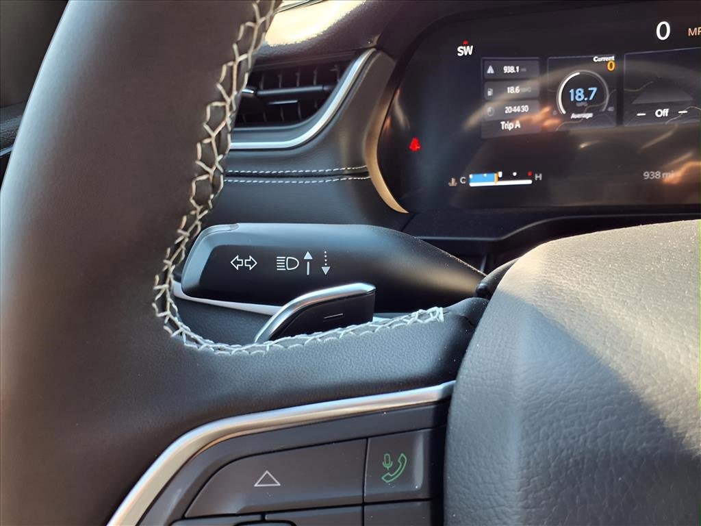 New 2025 Jeep Grand Cherokee L Laredo image 18