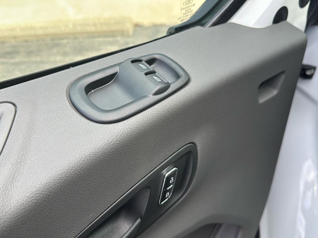 New 2025 Ford Transit 250 148 Medium Roof image 9