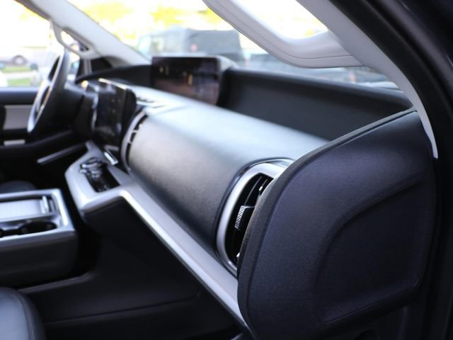 Used 2025 Ford Expedition Active AWD/4WD image 11